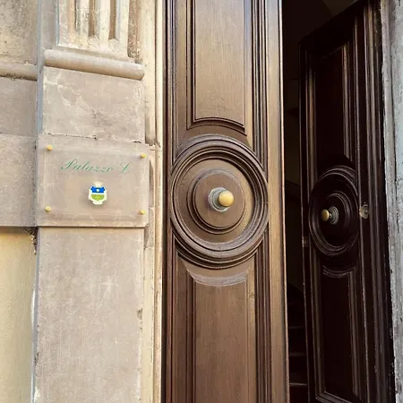 게스트하우스 Palazzo Lucangeli 3*