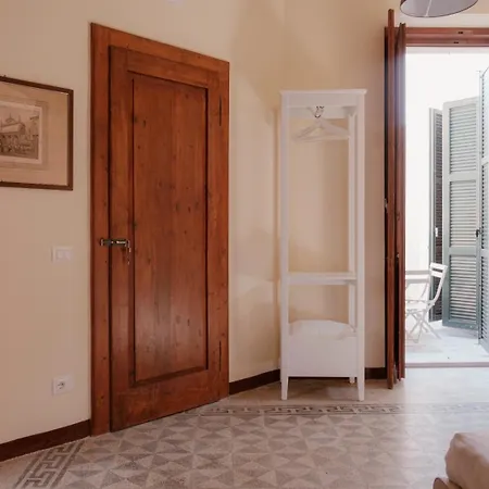 Palazzo Lucangeli Pensión *